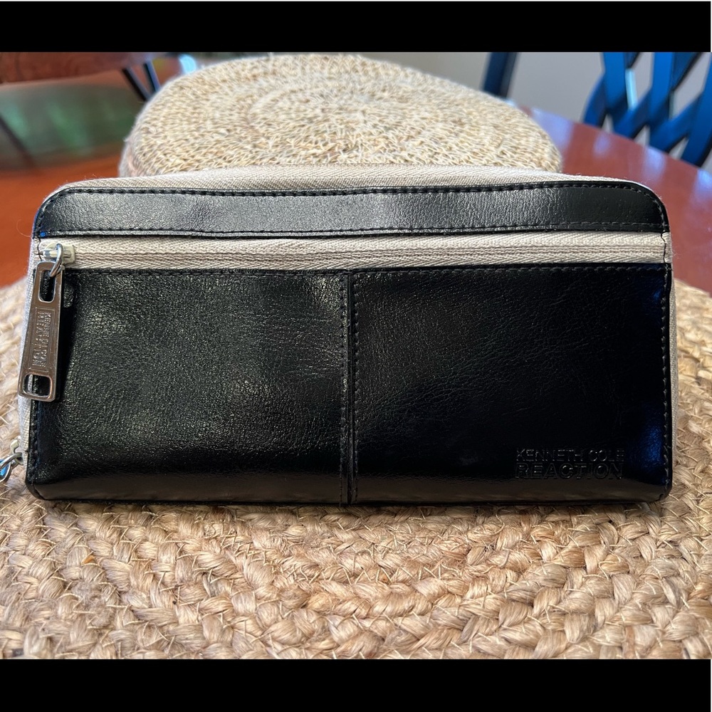 Kenneth Cole Reaction Leather women’s wallet